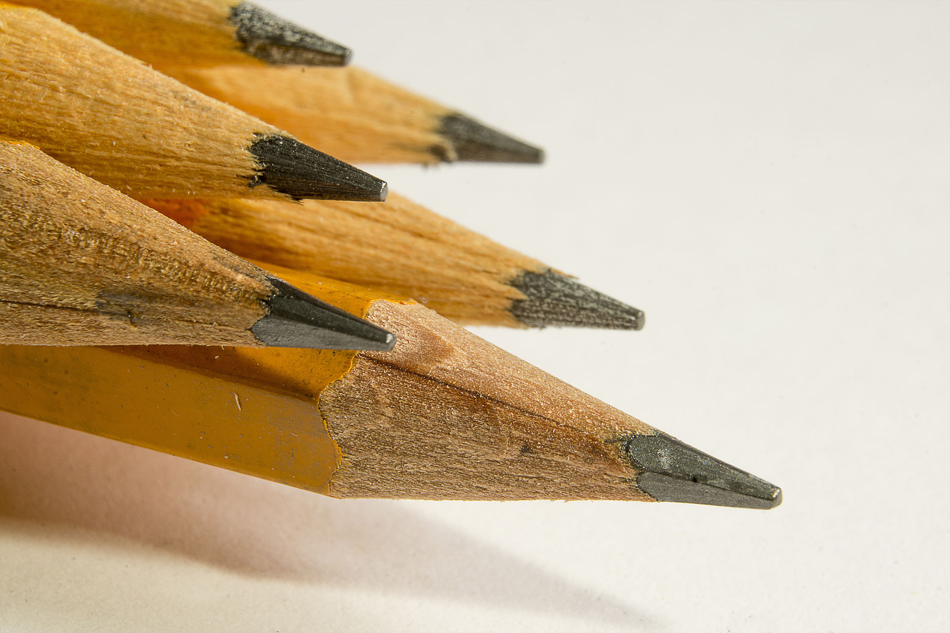 Ein Bündel angespitzer Bleistiftminen